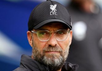 یورگن کلوپ سرمربی موفق تیم لیورپول گفت : هنوز هم در کنار زمین مثل یک احمق تمام عیار به نظر می رسم و این را می دانم .