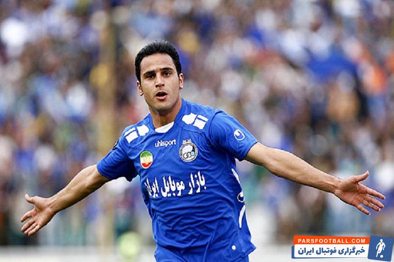 آرش برهانی ، مربی تیم استقلال و سرمربی تیم امید آبی پوشان تهرانی ، عکسی از خودش و دیگر کادر فنی استقلال از جمله حنیف عمران زاده منتشر کرد .