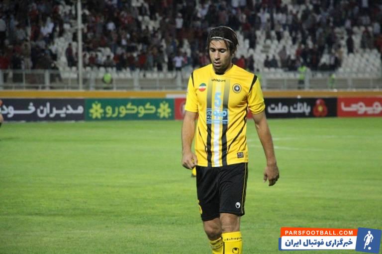 هادی عقیلی کاپیتان پیشین تیم ملی یک تصویر از خودش در اینستاگرام منتشر کرد و نوشت : " کاش همه چیز سیاه و سفید بود تا یه سری رنگ ها تعیین کننده نمی شدن "