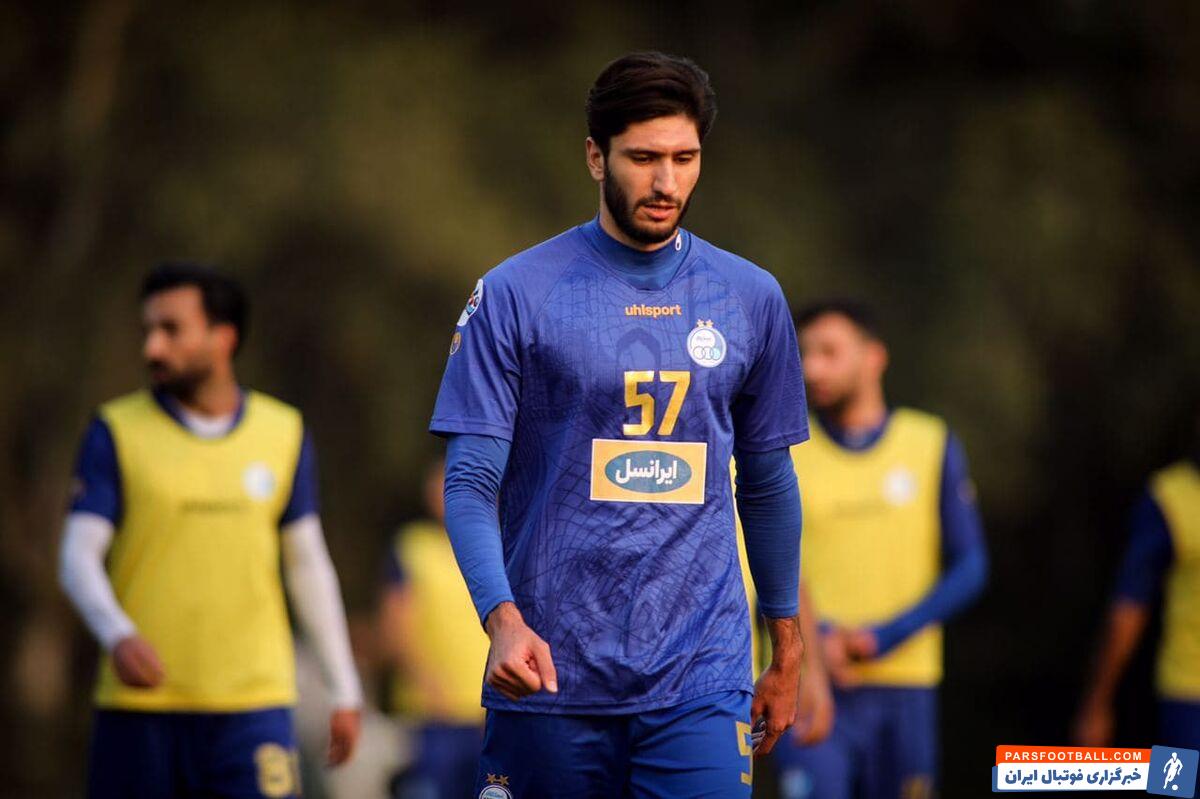 در ساعات پایانی نقل و انتقالات ، شاهین طاهرخانی به باشگاه پرسپولیس رفت ، ولی در نهایت با این تیم قرارداد نبست . گفته می شود درخواست بند های عجیب و غریب باعث عدم جذب این بازیکن از سوی پرسپولیس شد .