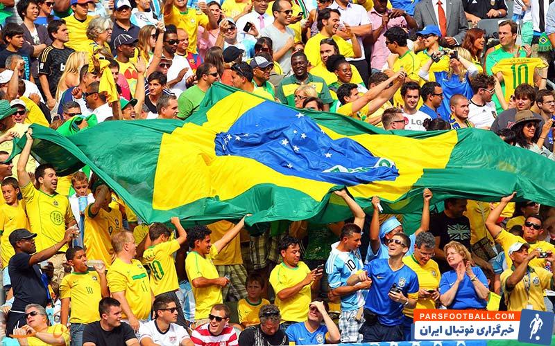 در بازی تیم های فلامینگو و سائوپائولو برزیل یک بازیکن با مدل عجیبی از موی سر وارد بازی شد که این اتفاق با واکنش کاربران فضای مجازی همراه بود .