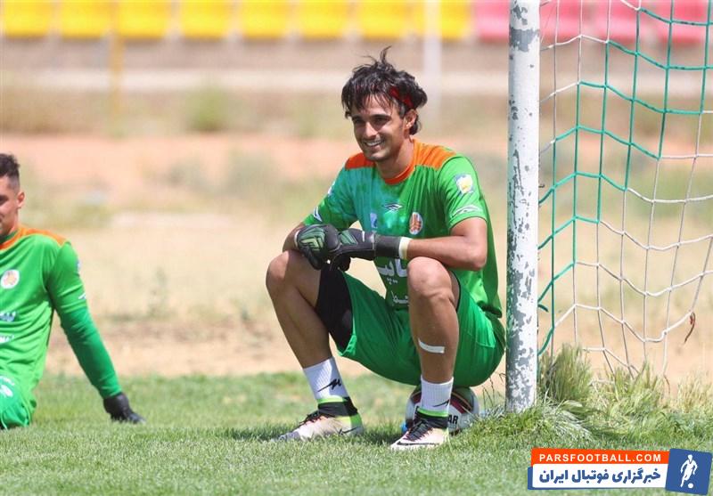 احمد گوهری ، دروازه بان نفت مسجد سلیمان پس از بازی با پرسپولیس گفت : اگر پرسپولیسی ها ، چهار پنالتی دیگر هم میزدند ، آن ها را می گرفتم .