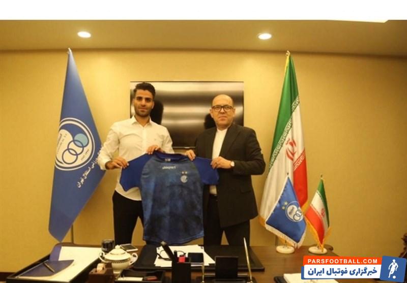 محمد حسین مرادمند ، ستاره جدید خط دفاعی استقلال ، پس از پیروزی در برابر تیم ماشین سازی تبریز پیامی را در فضای مجازی منتشر کرد .