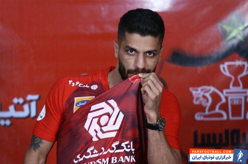 میلاد سرلک در بازی امروز پرسپولیس و شهرخودرو یک گل زد و یک پاس گل هم داد تا پاسخ محکمی به کسانی که به اعطای شماره ده به این بازیکن اعتراض کرده بودند ، بدهد .