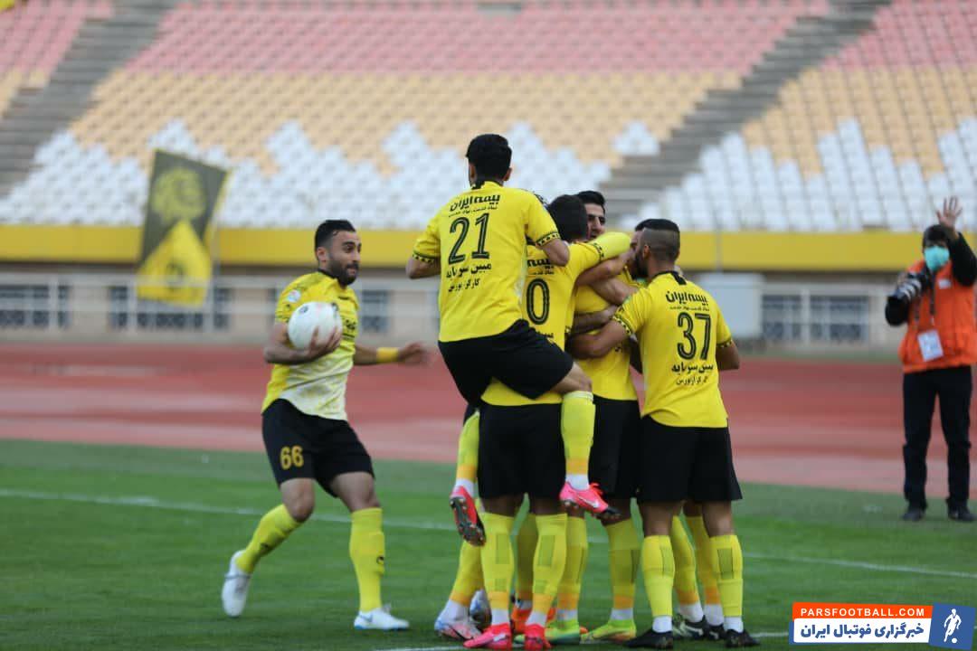 دیدار تیم های سپاهان و سایپا در هفته چهارم لیگ برتر با تساوی یک بر یک رسیدند . در این دیدار سجاد شهباز زاده برای سپاهان و مجید علیاری برای سایپا گلزنی کردند .