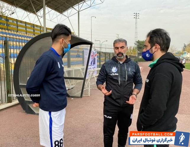 مهدی سیاهپوش پیش از شروع تمرین آرش رضاوند همراه با دکتر مهدی سیاه پوش پزشک استقلال آخرین وضعیت این بازیکن را به اطلاع فکری رساندند.