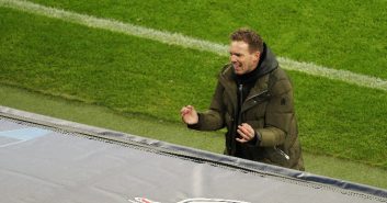 یولیان ناگلزمان بعد از پیروزی 3-2 لایپزیش بر منچستریونایتد در دیدار دراماتیک دو تیم از بازیکنانش ستایش کرد و گفت "آنها مثل ماشین کار کردند".