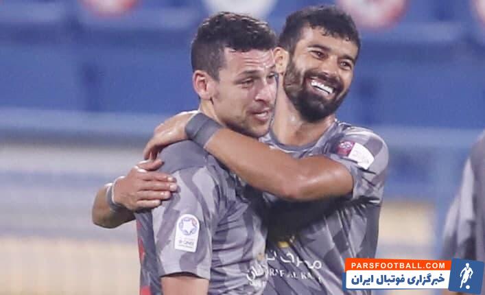 رامین رضائیان در خوشحالی پس از گل در کنار یوسف مساکنی ستاره تونسی الدحیل، صحنه ای که دیگر قرار نیست تکرار شود.‌‌‌‌‌‌‌‌‌‌‌‌‌‌‌‌‌‌‌‌‌‌‌‌‌‌‌‌‌‌