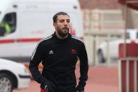 گفتنی است که محمدرضا خانزاده یکی از یاران ثابت خط دفاعی تیم تراکتور بود و نبود او در هفته های اخیر کاملا احساس می شود....