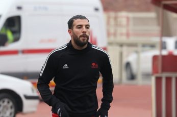 گفتنی است که محمدرضا خانزاده یکی از یاران ثابت خط دفاعی تیم تراکتور بود و نبود او در هفته های اخیر کاملا احساس می شود....