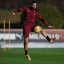 زلاتان ابراهیموویچ اگرچه در آن مسابقه دو گل به ثمر رساند اما نهایتاً 10 دقیقه مانده به پایان بازی به دلیل آسیب‌دیدگی زمین را ترک کرد.