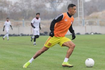 حمزویی عکاشه در بازی های مختلف برای تراکتور به میدان رفته و در دیدار با ماشین سازی نیز چند فرصت برای گلزنی داشت که در این امر ناکام ماند.