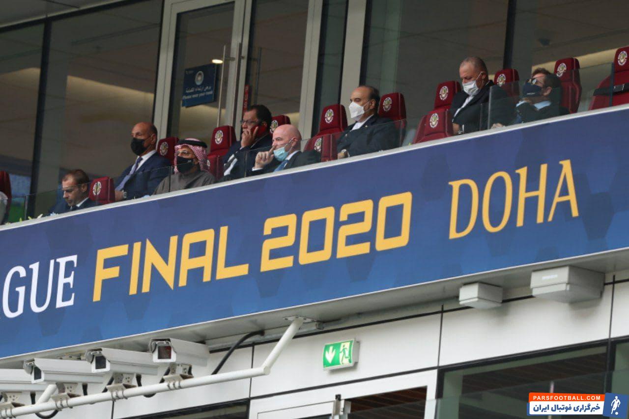 وزیر ورزش در حال تماشای بازی پرسپولیس در فینال آسیا