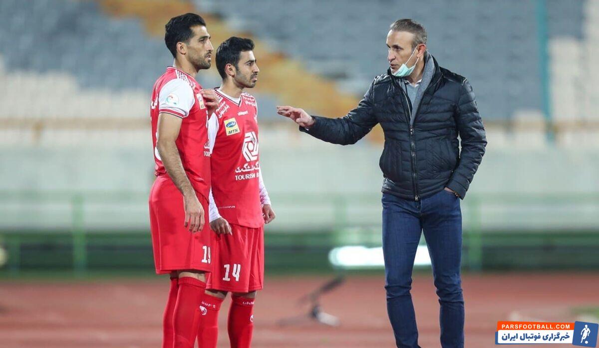 در نیمه دوم پرسپولیس همچنان با مشکل گلزنی و خلق موقعیت رو به رو بود تا وحید امیری و احسان پهلوان وارد زمین شدند.