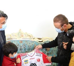 دلجویی یحیی گل محمدی از خانواده هوادار فقید پرسپولیس
