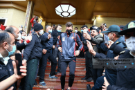 تجمع هواداران پرسپولیس مقابل هتل در قائم شهر