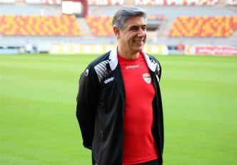 افشین قطبی ، سرمربی پیشین تیم های پرسپولیس و فولاد خوزستان و سرمربی پیشین تیم ملی فوتبال ایران ، پس از اتمام لیگ چین برای استراحت راهی هلند شد .