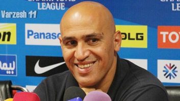 علیرضا منصوریان از سرمربیگری تراکتور تبریز برکنار شد و حالا باید به شغل دیگر خود در تهران یعنی همان رستوران معروفش برگردد .