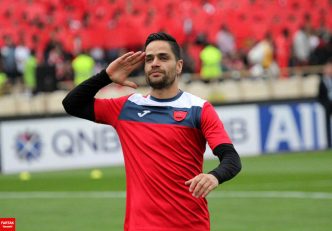 کمال کامیابی نیا تاکنون ۳۳ بازی برا پرسپولیس انجام داده است و اگر در فینال آسیا هم بازی کند رکورددار بازی برای پرسپولیس در لیگ قهرمانان آسیا خواهد بود .
