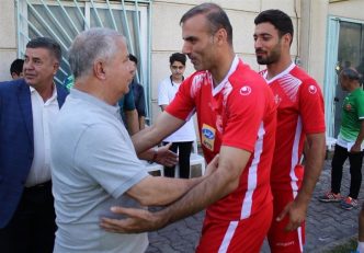 علی پروین اسطوره پرسیپولیس درباره بازی سرخپوشان در فینال لیگ قهرمانان آسیا صحبت کرد و پیش بینی کرد که پرسپولیس قهرمان آسیا می شود.