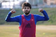 تیم النصر عربستان که در مرحله نیمه نهایی لیگ قهرمانان آسیا مغلوب پرسپولیس شد ، قصد دارد در نقل و انتقالات زمستانی جلال الدین ماشاریپوف را از پاختاکور جذب کند .