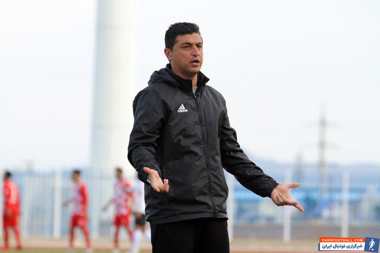 محمد نیک سیرت ، پیشکسوت استقلال درباره شرایط این تیم گفت : اگر حاشیه های اطراف استقلال جمع شود ، محمود فکری موفق خواهد بود .