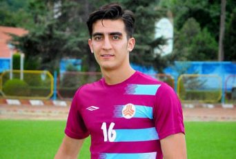 محمد سلطانی مهر، هافبک تیم ذوب آهن، گفت : پرسپولیس در چهار سال اخیر دو بار به فینال آسیا رفته و چهار بار هم قهرمان لیگ برتر شده است اما ما امیدواریم از این تیم امتیاز بگیریم .