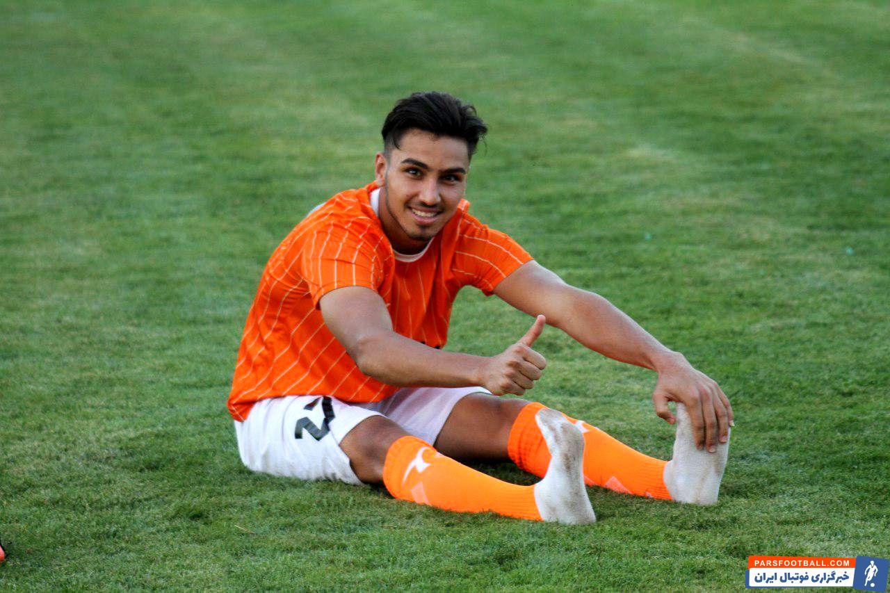 باشگاه تراکتور برای سعید واسعی شرط گذاشته است که ۴۰ درصد از قراردادش را ببخشد و آن را به طور بلند مدت تمدید کند وگرنه قرارداد او فسخ خواهد شد.