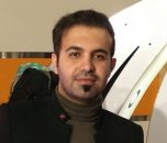 همسر و برادر بهروز خورشیدیان یاسوج ، هوادار پرسپولیس که پس از باخت سرخپوشان در فینال لیگ قهرمانان اسیا سکته کرده بود ، مصاحبه ای را با برنامه فرمول یک انجام دادند.