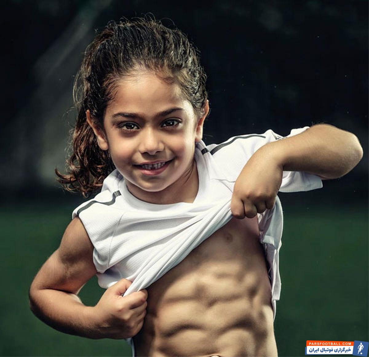 استیون جرارد ، اسطوره باشگاه لیورپول فیلمی از روپایی زدن آرات حسینی ، استعداد ایرانی در کنار نقاشی از بازیکنان لیورپول را در اینستاگرام خود منتشر کرد.