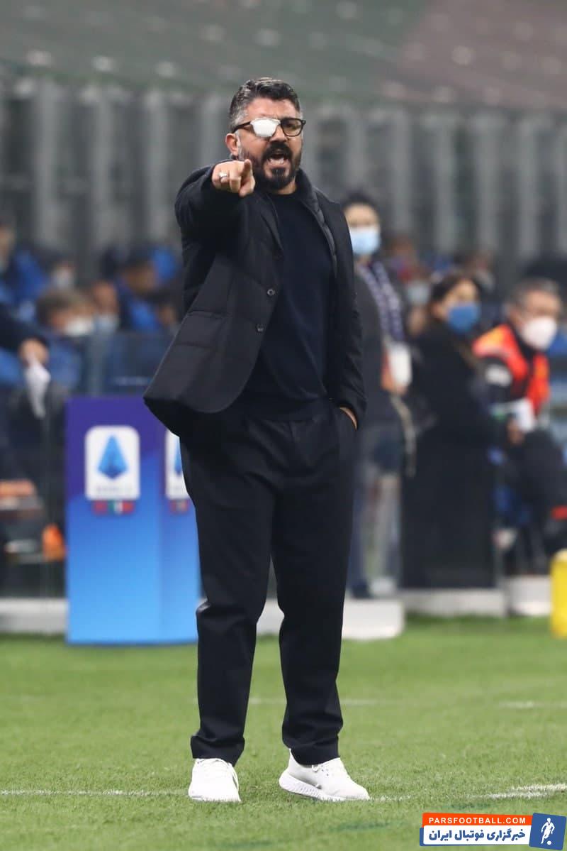 در این بازی که با تک گل لوکاکو به سود تیم میزبان به پایان رسید، گتوزو به خاطر عمل لیزیک چشم راست خودش با ظاهری متفاوت کنار خط ایستاده بود.