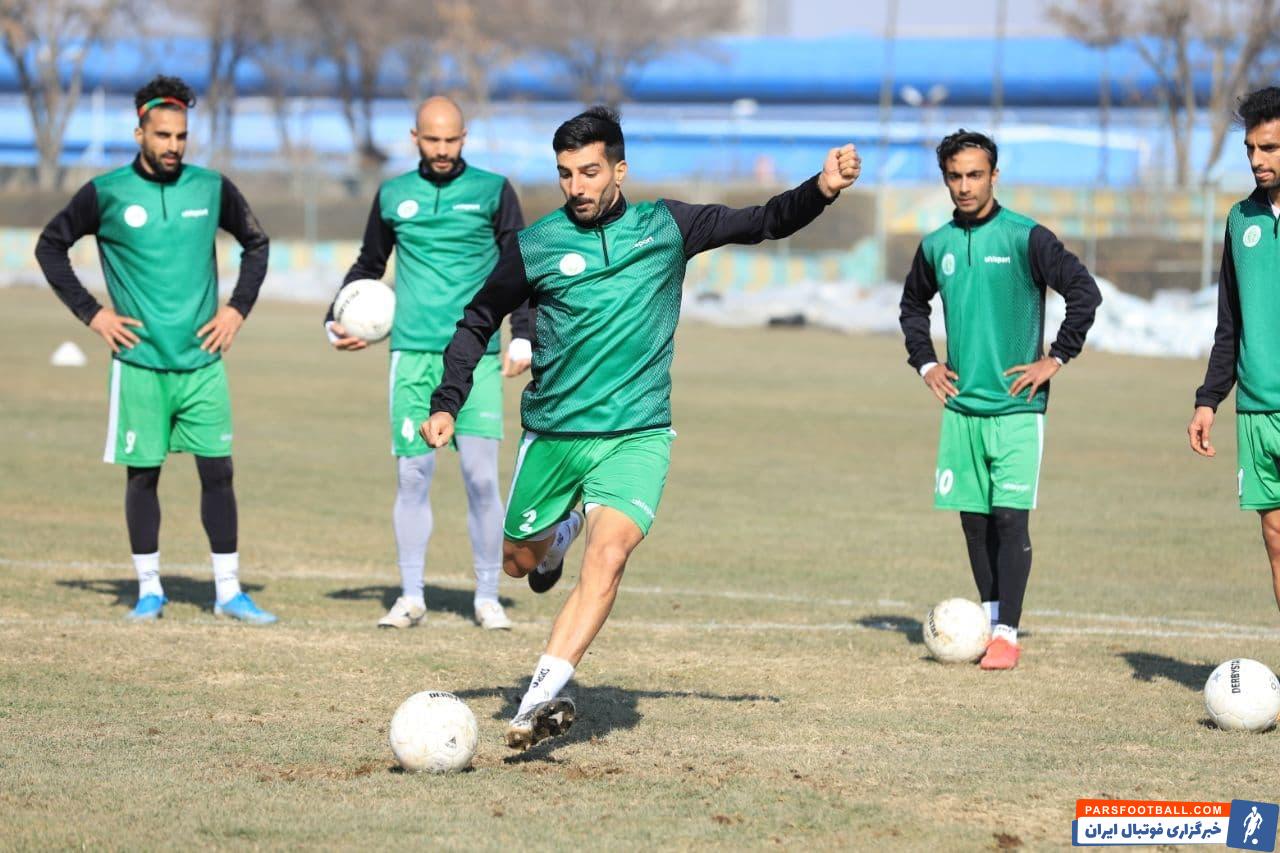 محمد ایران پوریان محمد ایرانپوریان پس از حدود یک ماه غیبت در مسابقات آلومینیوم اراک بخاطر مصدومیت، در یک هفته اخیر در کنار دیگر شاگردان رسول خطیبی کار کرده.