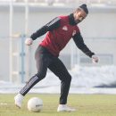 مسعود شجاعی نشان داده که قصد ادامه فوتبال را دارد و احتمالا تا پایان که اتمام قراردادش نیز هست، به عنوان فوتبالیست نیز شناخته خواهد شد.
