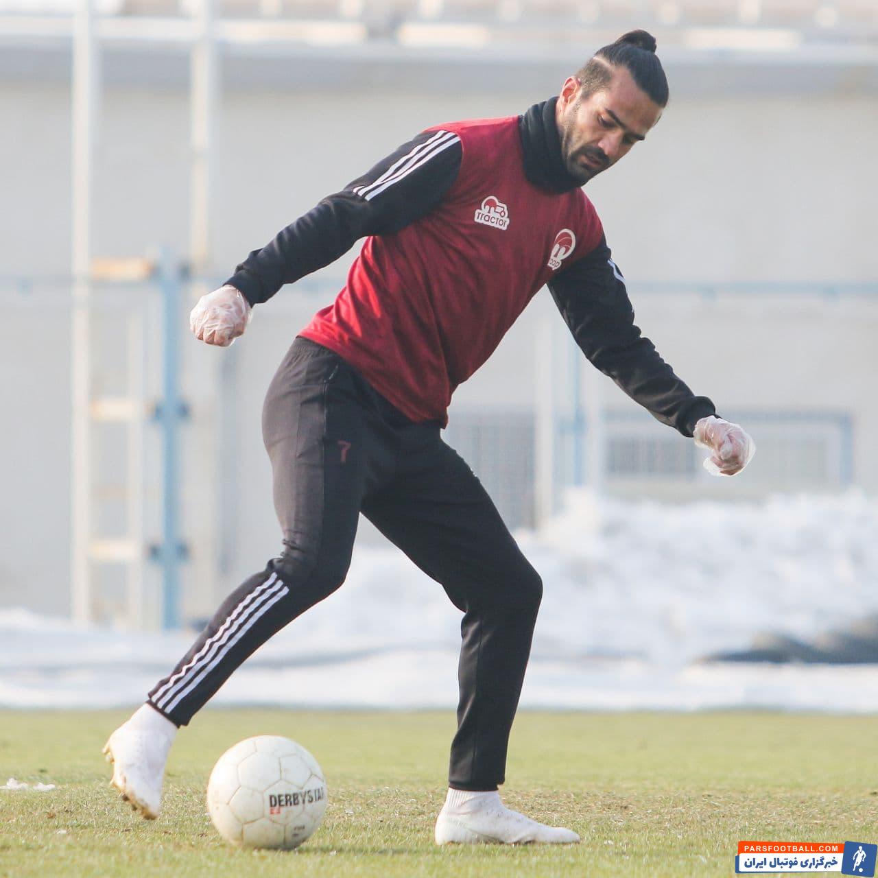 مسعود شجاعی نشان داده که قصد ادامه فوتبال را دارد و احتمالا تا پایان که اتمام قراردادش نیز هست، به عنوان فوتبالیست نیز شناخته خواهد شد.