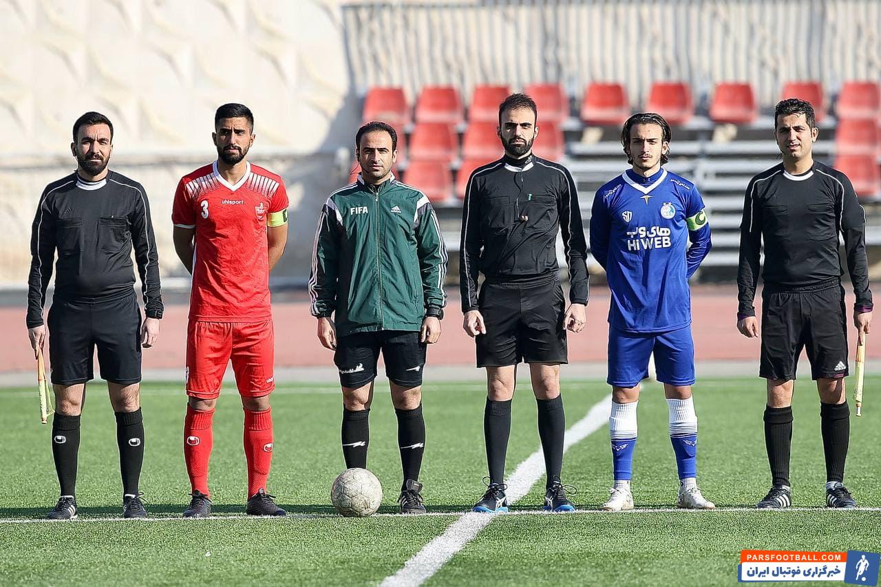 در دیدار هفته چهارم لیگ امید های تهران تیم امید استقلال با نتیجه دو بر یک امید های پرسپولیس را شکست داد . عمری برای پرسپولیس و امینایی و فلاح هم برای استقلال گل زدند.