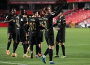 گریزمان در ادامه روند خوب خود طی هفته‌های گذشته امشب و تا به اینجای کار در دیدار مقابل گرانادا موفق به ثبت دو گل برای بارسلونا شده