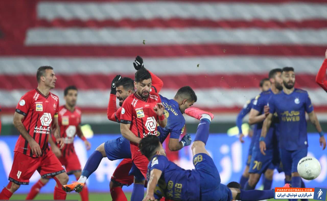 دیدار پرسپولیس و استقلال روز دوشنبه در ورزشگاه آزادی با نتیجه دو بر دو به پایان رسید .در این خبر ، ویدیویی از پشت صحنه جذاب برنامه فوتبال برتر در زمان دربی را می توانید ببینید.