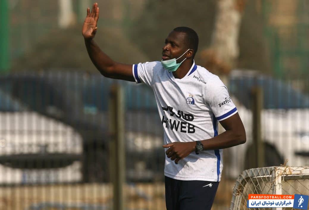 امروز شایعاتی مبنی بر جدایی شیخ دیاباته از استقلال و اختلافش با محمود فکری منتشر شد اما در تمرین بعد از ظهر استقلال فکری و دیاباته با هم خوش و بش گرمی داشتند.