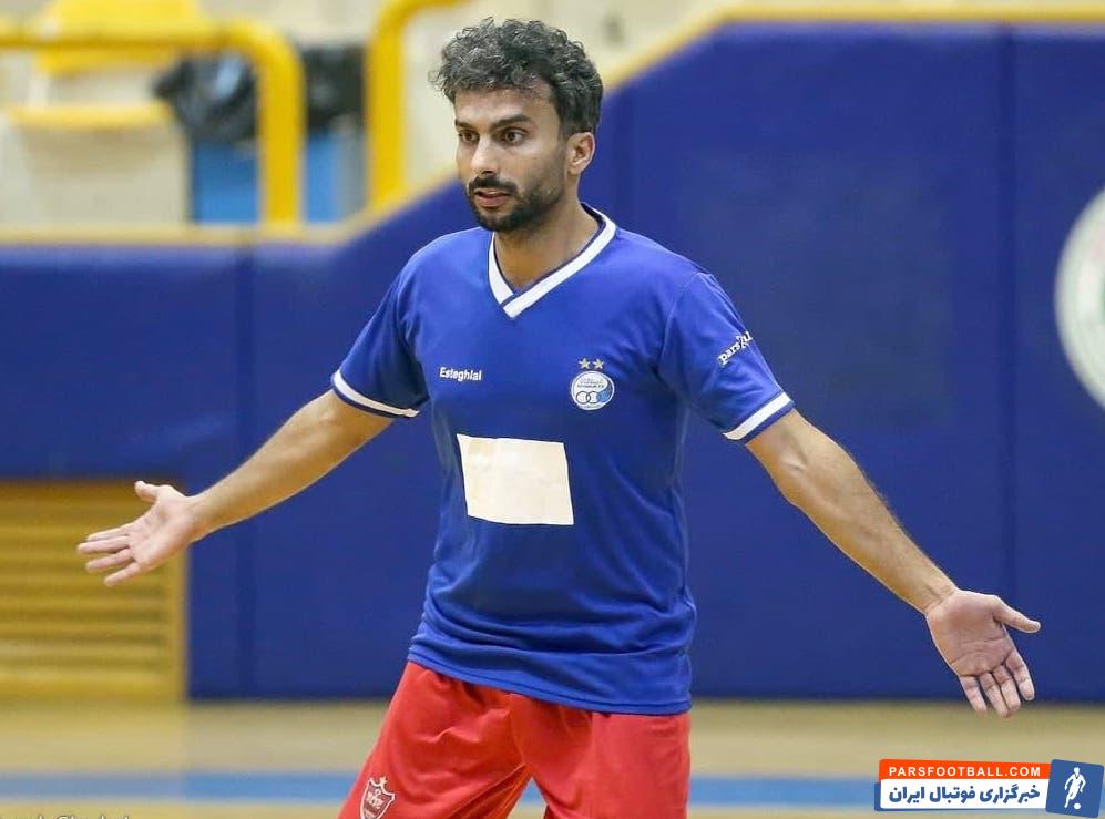 اما در این میان، نوع پوشش محمدحسین میثاقی و مهدی توتونچی که از مجریان صدا و سیما هستند در نوع خود جالب بود.