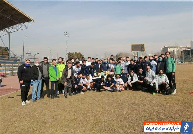 جشن تولد محمود فکری در تمرین استقلال