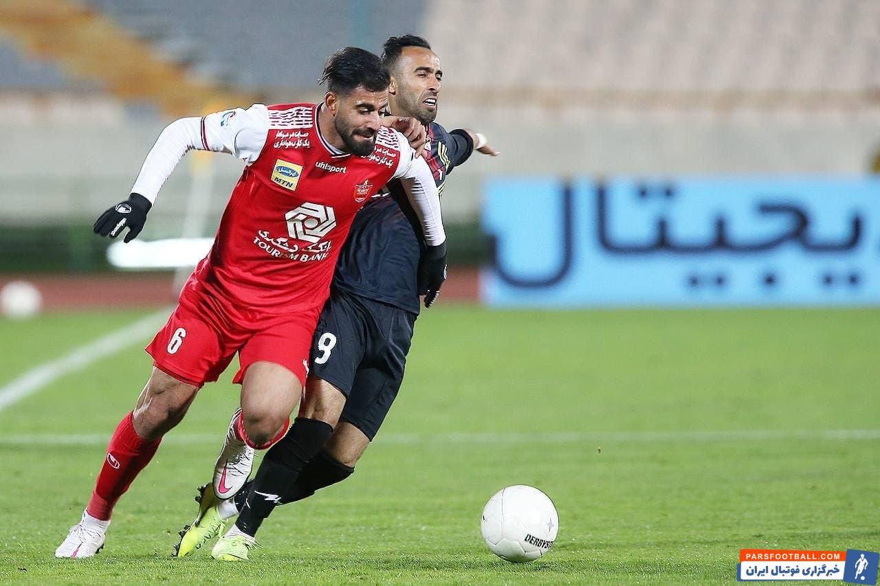 اما در لحظه مصدومیت مدافع پرسپولیس، محمد قاسمی نژاد هافبک تعویضی فولاد بود که روی پای محمدحسین کنعانیزادگان رفت ... اما در لحظه مصدومیت مدافع پرسپولیس، محمد قاسمی نژاد هافبک تعویضی فولاد بود که روی پای محمدحسین کنعانیزادگان رفت ...