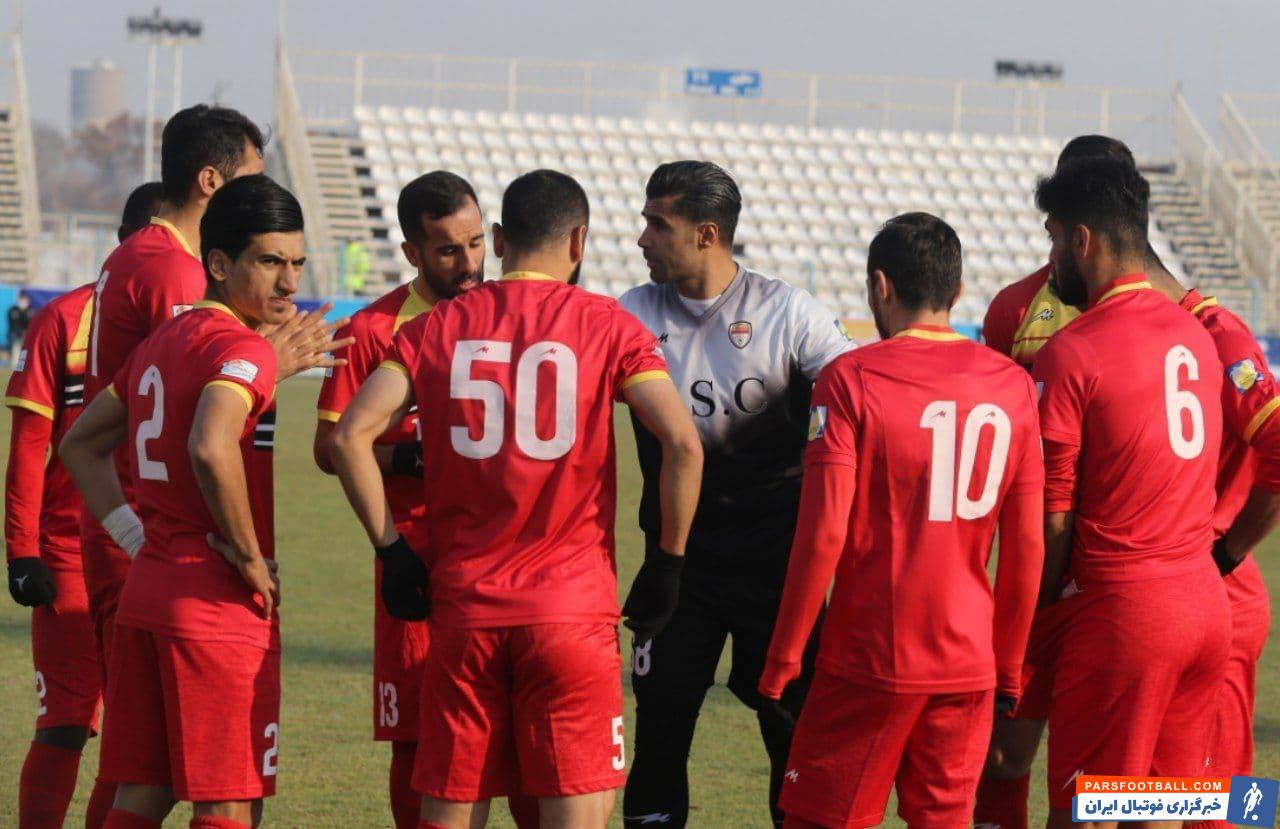 محسن فروزان دروازهبان فولادی ها روز گذشته موفق شد در دیدار تیمش مقابل ماشینسازی کلین شیت کند و تعداد کلین شیت های خود را به عدد ۴ برساند.