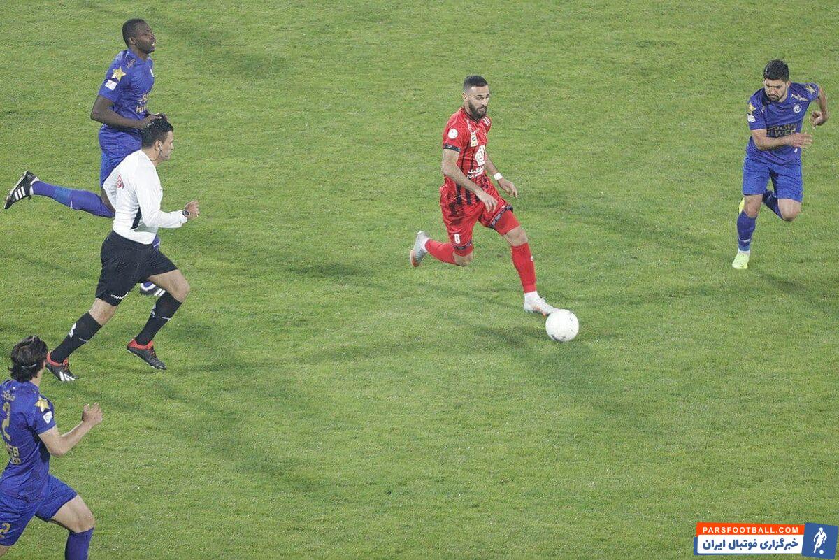 بهمن متفاوت استقلال و پرسپولیس