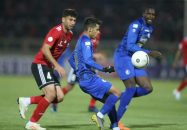 تیم های تراکتور و استقلال فصل گذشته درحالی که هر دو سرمربی خود را خارجی می دیدند رو در روی هم قرار گرفتند که این دیدار جذاب را استقلال با نتیجه ۴ بر ۲ برد.