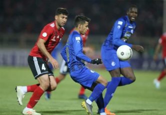 تیم های تراکتور و استقلال فصل گذشته درحالی که هر دو سرمربی خود را خارجی می دیدند رو در روی هم قرار گرفتند که این دیدار جذاب را استقلال با نتیجه ۴ بر ۲ برد.