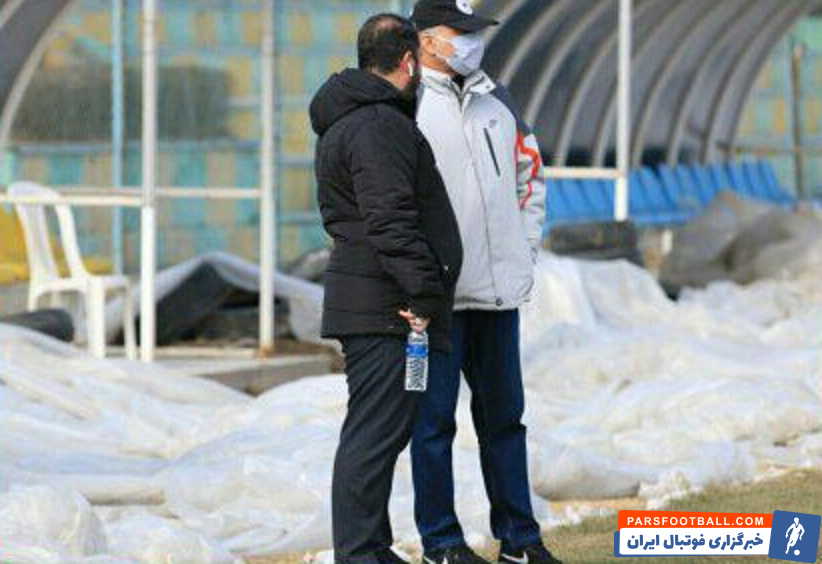 سعید عباسی در تمرین دیروز (جمعه سوم بهمن) تیم فوتبال آلومینیوم اراک که با همراهی جمعی از هواداران انجام شد، حضور یافت.