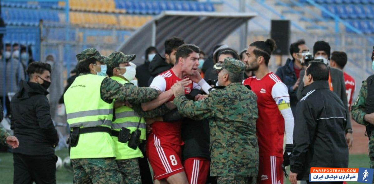 در عکسهایی که اسماعیل خورتن گرفته، عصبانیت سعید مهری کاملا به چشم میآید و باید دید چه اتفاقی بین او و آرمین سهرابیان رخ داده است .