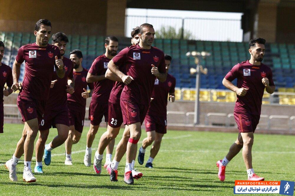 تیم پرسپولیس برای دیدار با آلومینیوم دو دفاع وسط خودش را در اختیار ندارد و به علت کمبود بازیکن باید از بازیکنان غیر تخصصی در این پست استفاده کند.