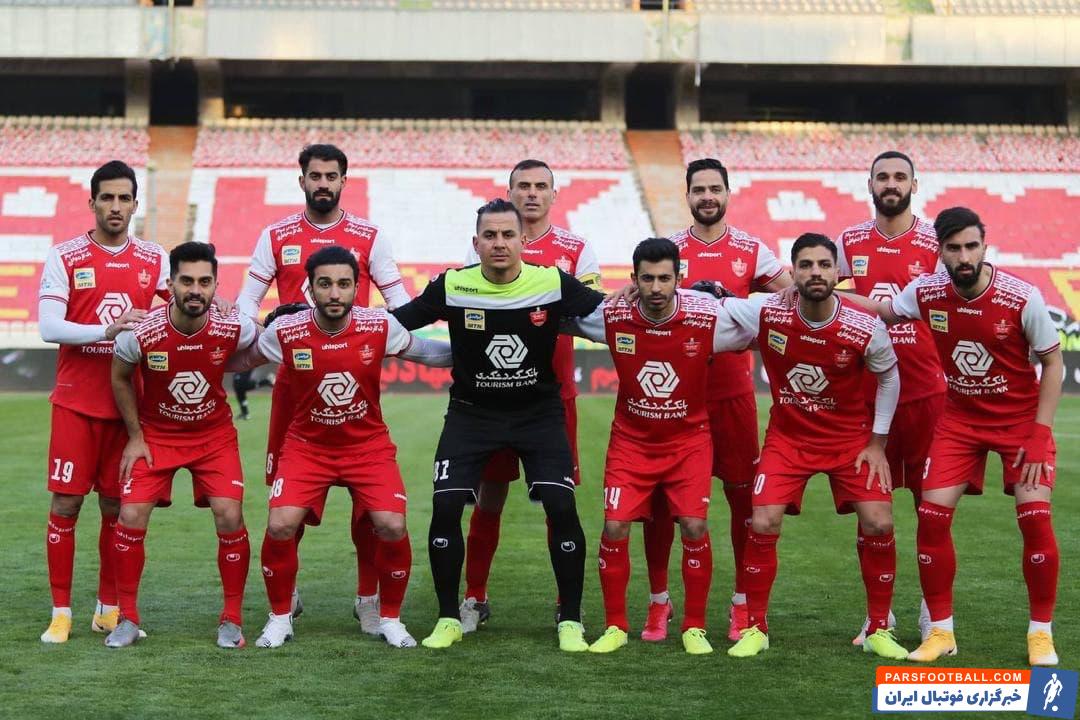 درحالی که پرسپولیس در بازی با سپاهان تیمش را بدون مهاجم تخصصی به بازی فرستاده بود ، یحیی گل محمدی قرار است در بازی با استقلال با همان ترکیب همیشگی خود به میدان برود .