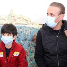 در آستانه بازی پرسپولیس و استقلال در دربی نود و چهارم پایتخت ، فرزند بهروز خورشیدیان ، هوادار پرسپولیس که بعد از فینال آسیا فوت کرد ، پیامی را برای بازیکنان پرسپولیس فرستاد.